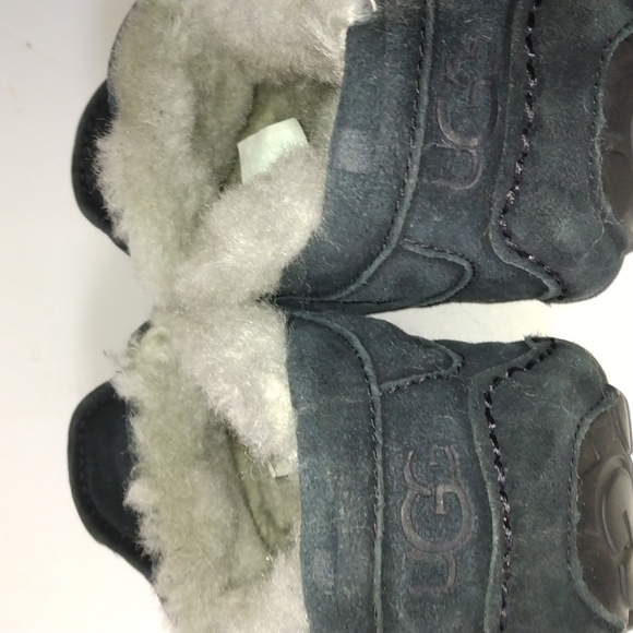 UGG Slippers - Picture 3 of 8